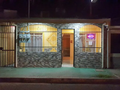 Cabinas San Miguel Arcangel Puntarenas en Puntarenas, Costa Rica
