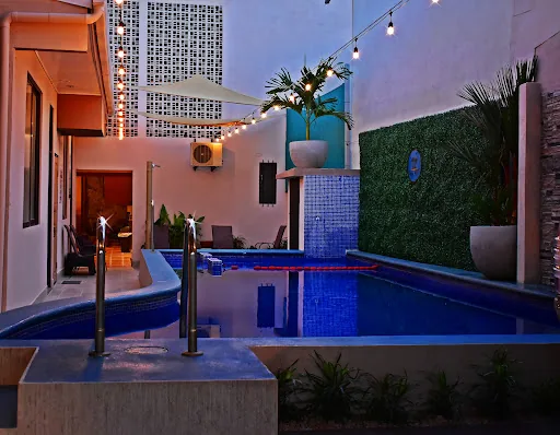 Hotel Y Cabinas Midey en Puntarenas, Costa Rica