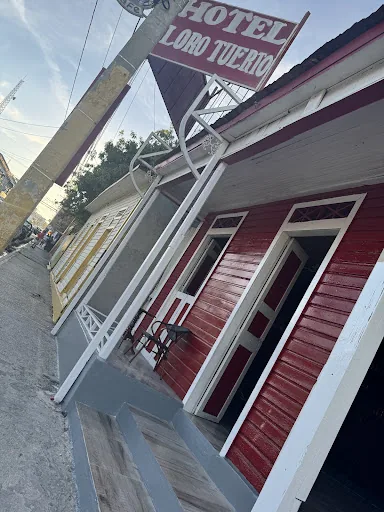 Loro Tuerto Hotel Y Restaurante Español-italiano en Santa Cruz de Barahona, República Dominicana