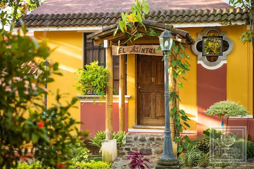 Mansión Los Guichos en Santa Cruz Mulua, Guatemala
