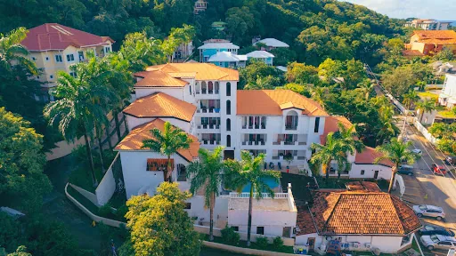 West Bay Colonial Hotel & Suites en Sandy Bay, Honduras