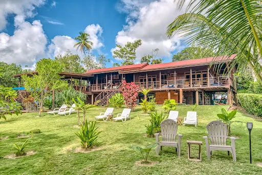 Oasis at Bluff Beach and the View Restaurant en Bocas del Toro, Panamá