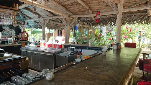 Skully's (Hotel/Hostal Bar & Food Court) en Bocas del Toro, Panamá
