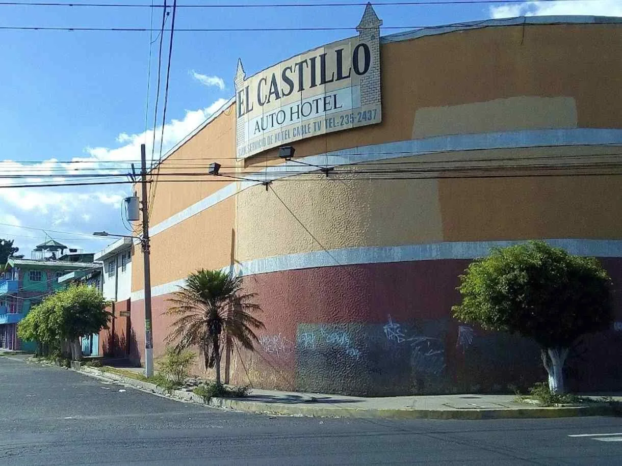 Auto Hotel El Castillo entrada