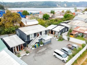 Cabañas Doña Antonia, Constitucion