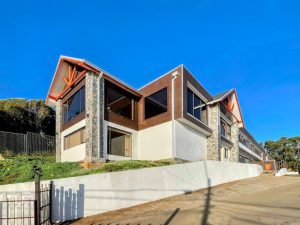 Hotel Bután Coronel, Coronel