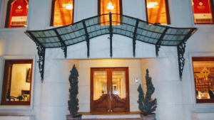 Hotel Doria, Machali