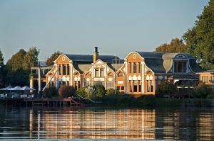 Hotel Naguilan, Corral