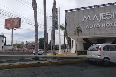 Majestic Auto Hotel & Suites-Queretaro