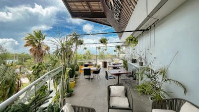 The Yellow Capsule-Cancún