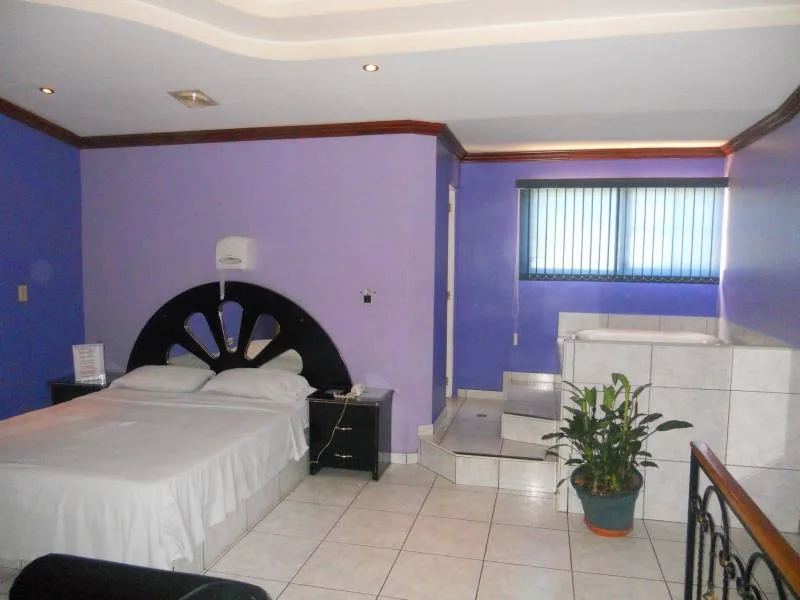 10-riviera-auto-hotel