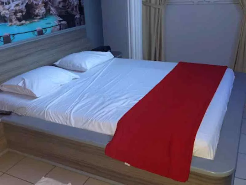 8-majestic-auto-hotel